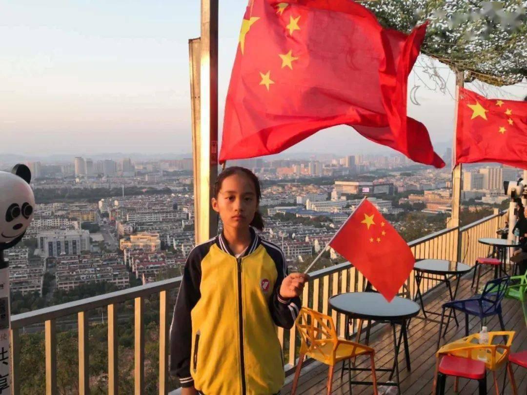 时尚芭比做美甲